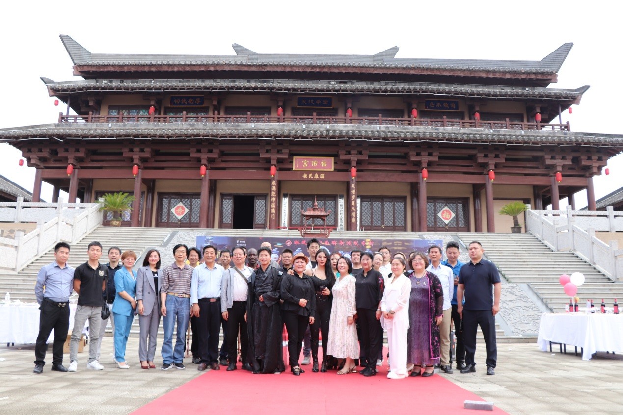 杨子洛《酥进长安》新闻发布会“吐苦水”势定要完两位百岁老人的梦想