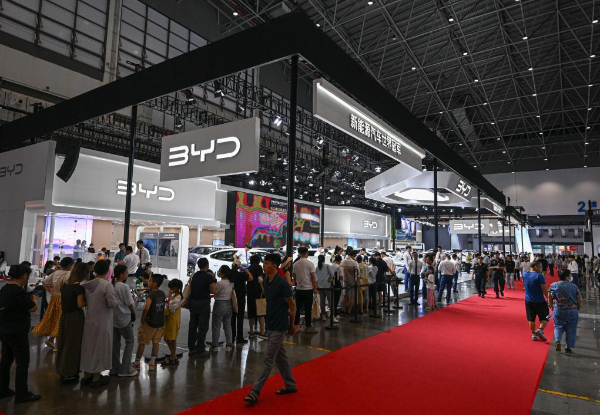 国产新能源汽车点靓金秋车展(图10)