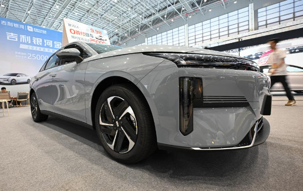 国产新能源汽车点靓金秋车展(图5)