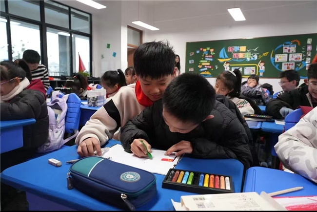 让遵义精神在青少年心中落地生根——一叶红船，逐梦未来宣讲团走进中小学(图3)