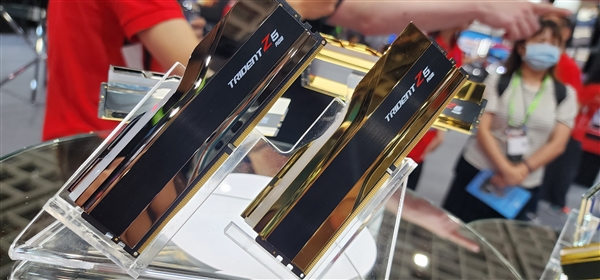 芝奇把内存做出了皇家的感觉!无比耀眼的土豪金(图8) 芝奇把内存做出了皇家的感觉!无比耀眼的土豪金(图8)