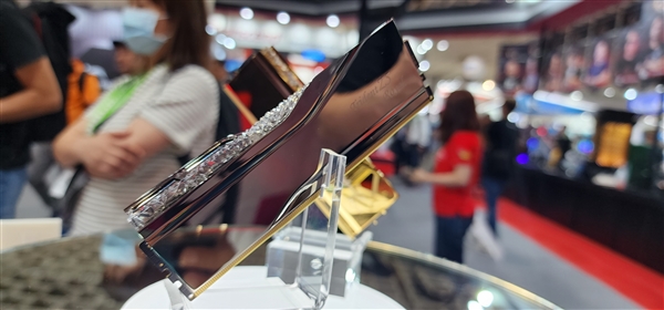 芝奇把内存做出了皇家的感觉!无比耀眼的土豪金(图7) 芝奇把内存做出了皇家的感觉!无比耀眼的土豪金(图7)