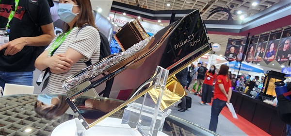 芝奇把内存做出了皇家的感觉!无比耀眼的土豪金(图6) 芝奇把内存做出了皇家的感觉!无比耀眼的土豪金(图6)