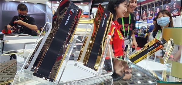 芝奇把内存做出了皇家的感觉!无比耀眼的土豪金(图10) 芝奇把内存做出了皇家的感觉!无比耀眼的土豪金(图10)