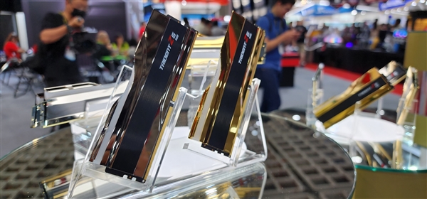 芝奇把内存做出了皇家的感觉!无比耀眼的土豪金(图9) 芝奇把内存做出了皇家的感觉!无比耀眼的土豪金(图9)