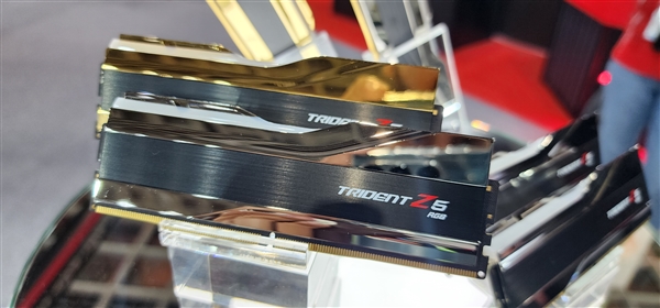 芝奇把内存做出了皇家的感觉!无比耀眼的土豪金(图11) 芝奇把内存做出了皇家的感觉!无比耀眼的土豪金(图11)