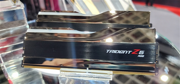 芝奇把内存做出了皇家的感觉!无比耀眼的土豪金(图12) 芝奇把内存做出了皇家的感觉!无比耀眼的土豪金(图12)