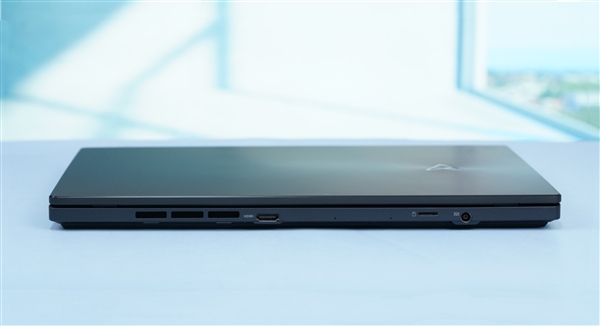 14英寸机身塞下18英寸屏！华硕灵耀X 双屏Pro 2023图赏(图7)