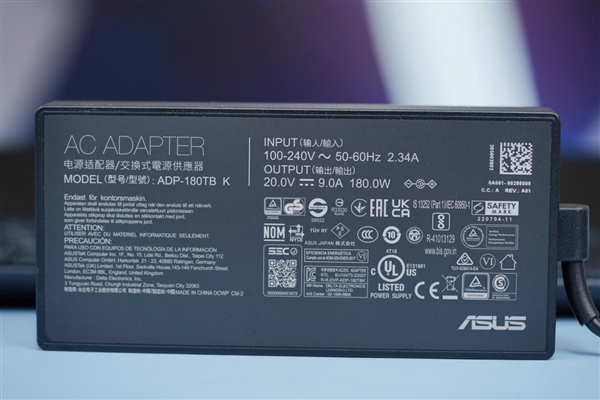 14英寸机身塞下18英寸屏！华硕灵耀X 双屏Pro 2023图赏(图20)